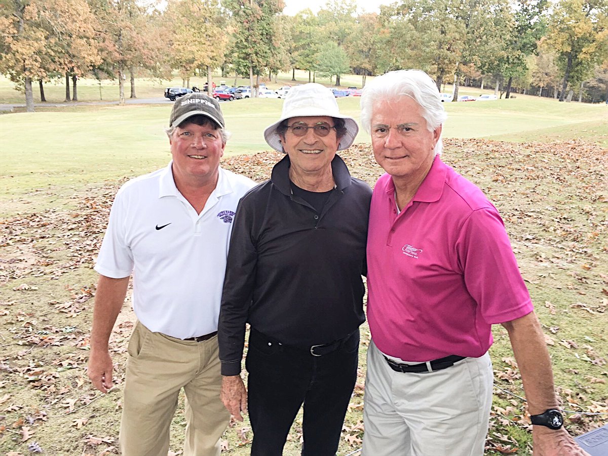 LarryStrkMusic's tweet photo. Thinking of and remembering my good friend, Mac Davis today. Here we are doing something we both loved - playing golf. https://t.co/Tb0v5Nwm3w