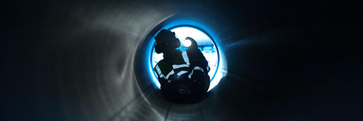 In this article Stuart Halliday, a CMIOSH-approved HSE professional gives us some of his key takeaways to consider when working in a Confined Space. #safetytraining #training ow.ly/ak2s50CbrjK
