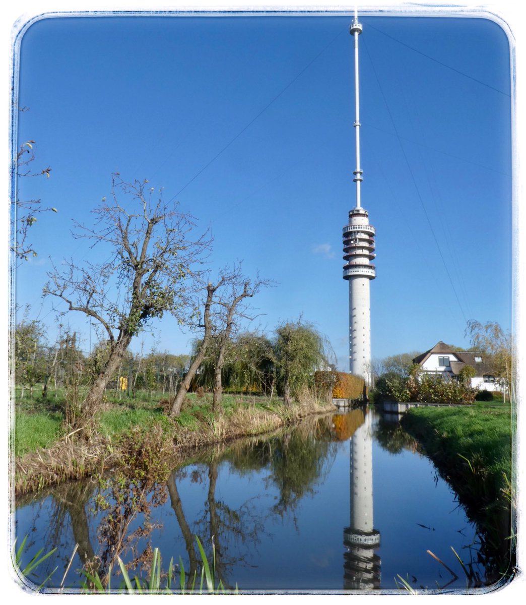 adriana57's tweet photo. Heerlijk rondje #IJsselstein gefietst en genoten van het zonnetje, kwam langs de spiegelende #Gerbrandytoren, de #Kasteeltoren, korenmolen de #Windotter en het Paardenlaantje(foto van vorige week) fijne avond🙋🏻♀️ https://t.co/VEBzTO3z9o