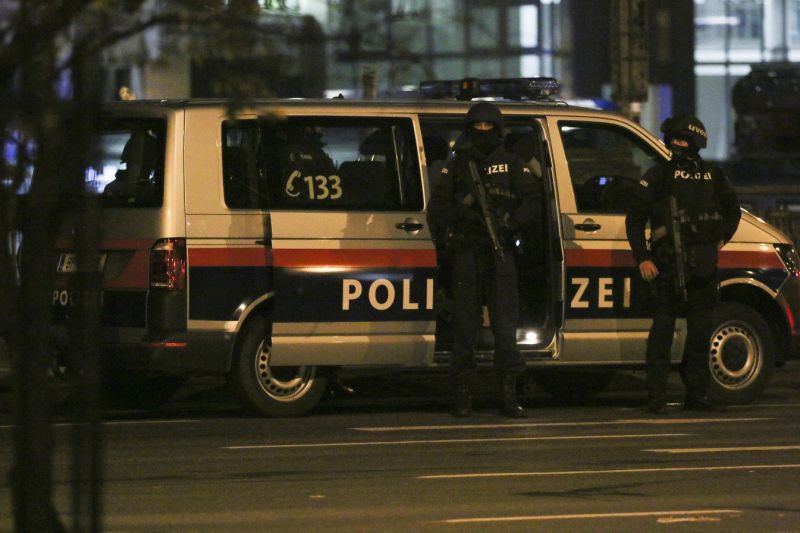c14english's tweet photo. #Vienna Attack update: 14 arrested among them several Turkish citizens.
#ViennaAttack #Viennashooting #Austria #AustriaAttack https://t.co/Bvh1KchQpD