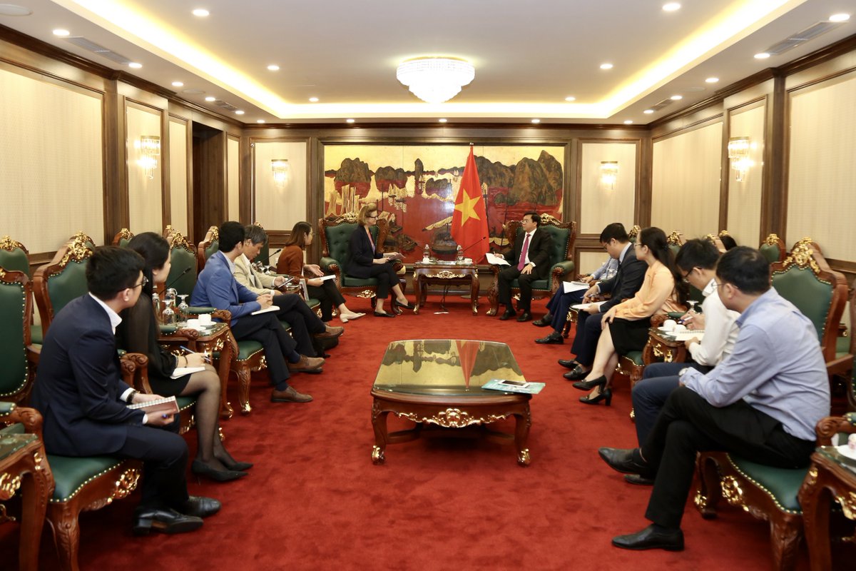 #UNDP Resident Representative <a href="/WiesenC/">Caitlin Wiesen</a> and #Vietnam Vice Minister of Investment &amp; Planning Tran Duy Dong discuss cooperation in #innovation. UNDP will support the National Innovation Center in building innovation #ecosystems in small &amp; medium enterprises <a href="/gquaggiotto/">giulio quaggiotto</a> <a href="/cocosavie/">Courtney Savie Lawrence</a>