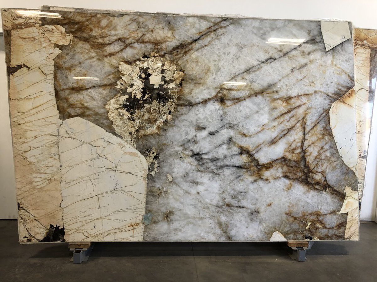elementsroom's tweet photo. Not only is this stone as gorgeous as ever, the makeup of it will impress you as well! This stone is a mixture of granite AND quartzite with large crystals of feldspar, quartz, and biotite. 
#elementsroom #usenaturalstone #ladesigner #lainteriors #hollywoodhomes https://t.co/ISUdthm3Xd