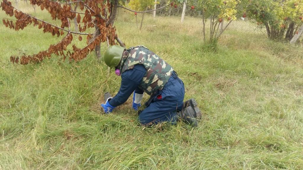 HikmetHajiyev's tweet photo. Tartar region of #Azerbaijan. Sehlabat village. Destruction of white phosphorus projectile. Armenia continues to use white phosphorus projectiles against civilian objects. https://t.co/AU5lHpvNTH