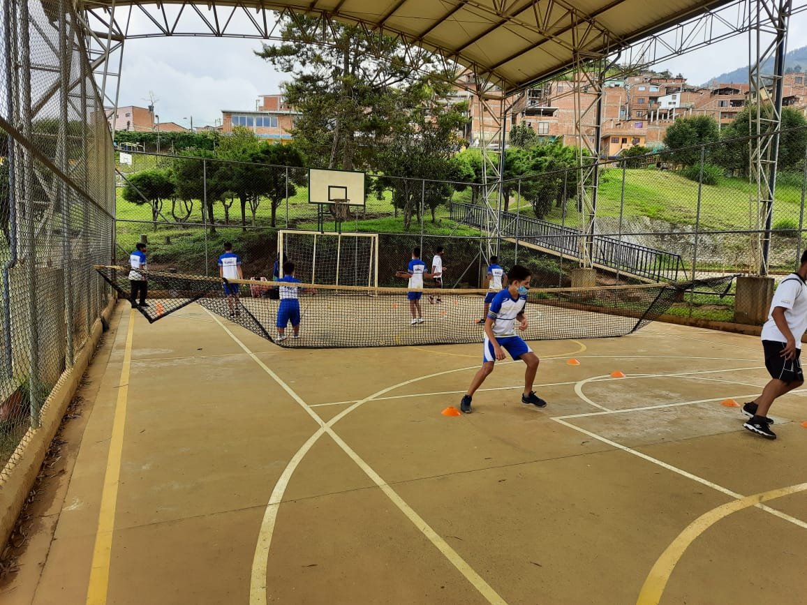 LaTriadaW's tweet photo. #Deportes 🎾 | 'Cambiar armas por raquetas' es el lema de Fundación Amigos del #Tenis de Campo y el Deporte, entidad que organizará el Festival UTR de Tenis de Campo en El Carmen de Viboral, los días 7,8 14, 15 y 16 de noviembre. https://t.co/SmqXpMqyJy