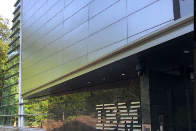Inveni1's tweet photo. Le groupe américain IBM serait sur le point d'engager la suppression de plusieurs dizaines de millions de postes dans le monde d'ici la fin de l'année. En Europe, les coupes pourraient s'élever à 10 000. https://t.co/ISQZbrYpch