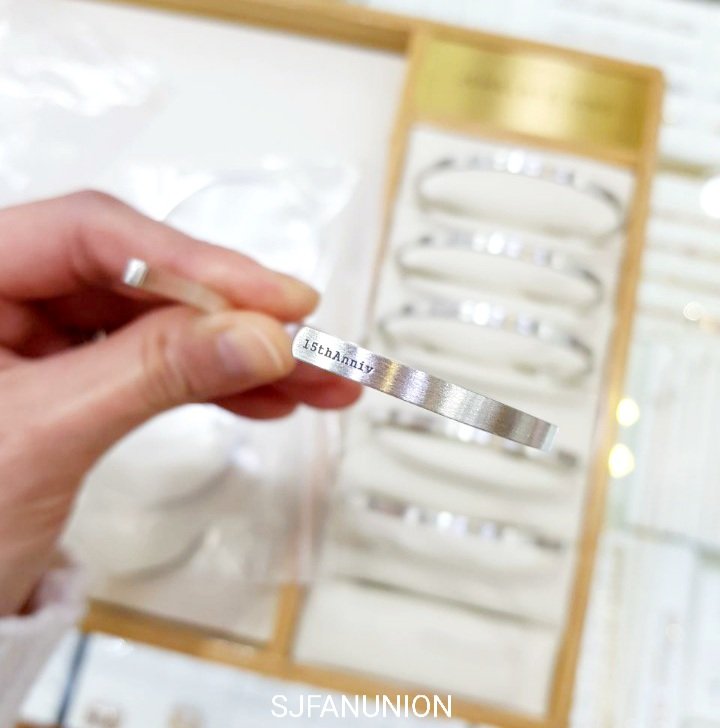 sjfanunion's tweet photo. 𝙋𝘼𝙍𝙏6. 슈주 우정 팔찌💍

15년 동안 함께 해줘서 고마운 슈주 우정 팔찌💍 악세사리를 하지 않는 멤버들을 위해 무난한 팔찌로 준비했으며 사이즈는 자유롭게 조절 가능합니다😊 15주년 축하해🎂

#슈주팬유니온 #슈주야_앞으로도_함께_걷자 #15thAnniv_WalkTogether #달려온15주년_손잡고걸을까 https://t.co/ikurGVxAun