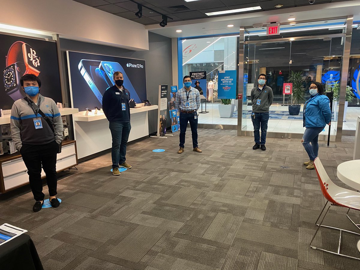 CambridgeSide team #AtYourService! Ready to provide every customer an extraordinary experience with our smile badges! <a href="/pierre_huguens/">Huguens Pierre-Charles</a> <a href="/LawVulakh/">Lawrence Vulakh</a> <a href="/pnixnix/">Peter Nixon</a> <a href="/keroninc/">Keron Incarnato</a>