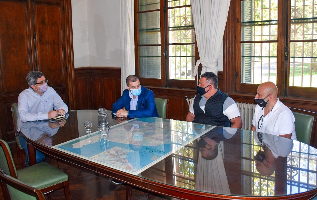 EcharrenF's tweet photo. Nos reunimos con @JavoRodriguezL, Ministro de @AgrarioPBA y los dueños del Frigorífico #Superbeef de nuestra ciudad para avanzar en la exportación de carne desde #Castelli.
El trabajo entre el Estado y el sector privado es imprescindible para poner la #ProvinciaEnMarcha 🇦🇷❤️ https://t.co/qK6spZn0Sf