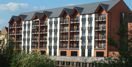 WallaceandCo_'s tweet photo. 2 Bedroom Riverside Aparment | Granary Wharf | #GAINSBOROUGH | £575pcm

Fitted kitchen
Master bathroom
Ensuite shower room
Modern RIVERSIDE apartment with balcony
Electric heating
Double glazing
Secure gated parking 

Call 01427 619558 to arrange a viewing. https://t.co/BhXW1BbIhy