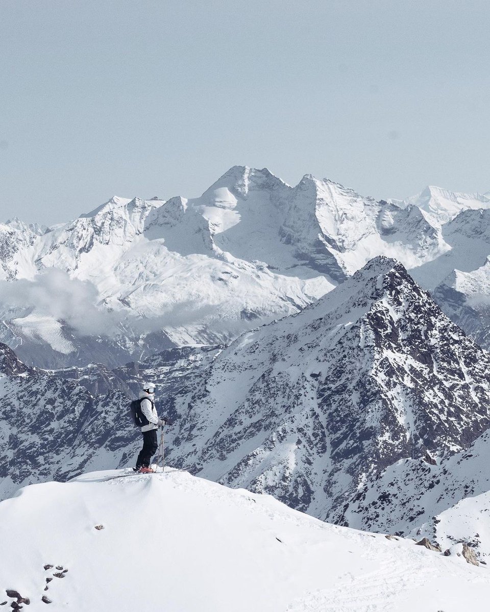 HotChillys's tweet photo. The mountains are calling ❄️ Get ready for a snowy winter with #HotChillys ⚡
📷: @loalesi https://t.co/voLNx2Hs7X