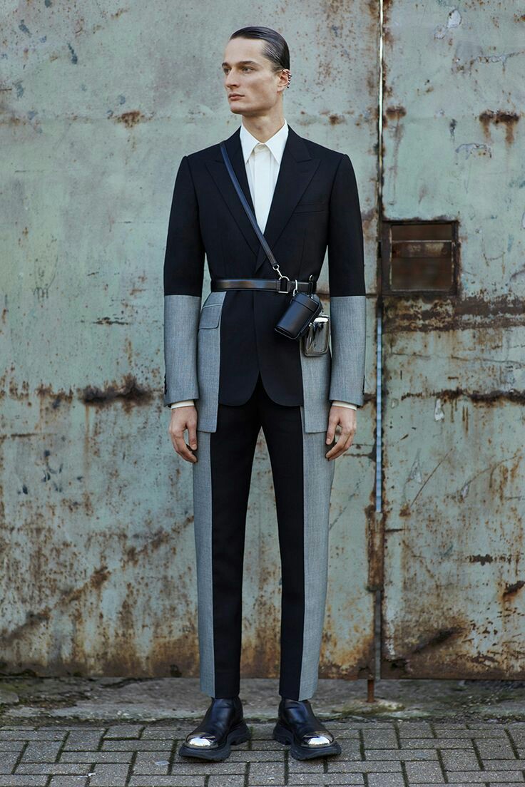eeyeland's tweet photo. #The3DGame : WEEK 2

Q: Costumes you would like Daniel to wear.

A: [2000s] I like to see him in Alexander McQueen's 2020 collection.
[1900s] I also like to see him wear the gangster look of 1920s.

#DanielCosplay #Dear_Our_Daniel #Dandelions_WithDaniel https://t.co/kpIARKgP3u
