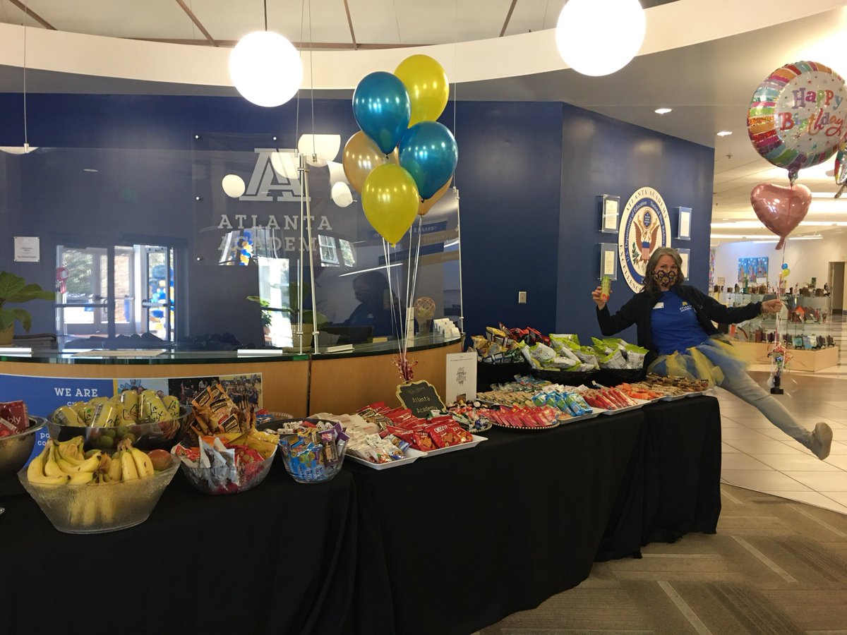 Thank you to our amazing 1st-grade families! All of the yummy Teacher Treats brought big smiles to our faculty and staff. Thank you for your generosity!