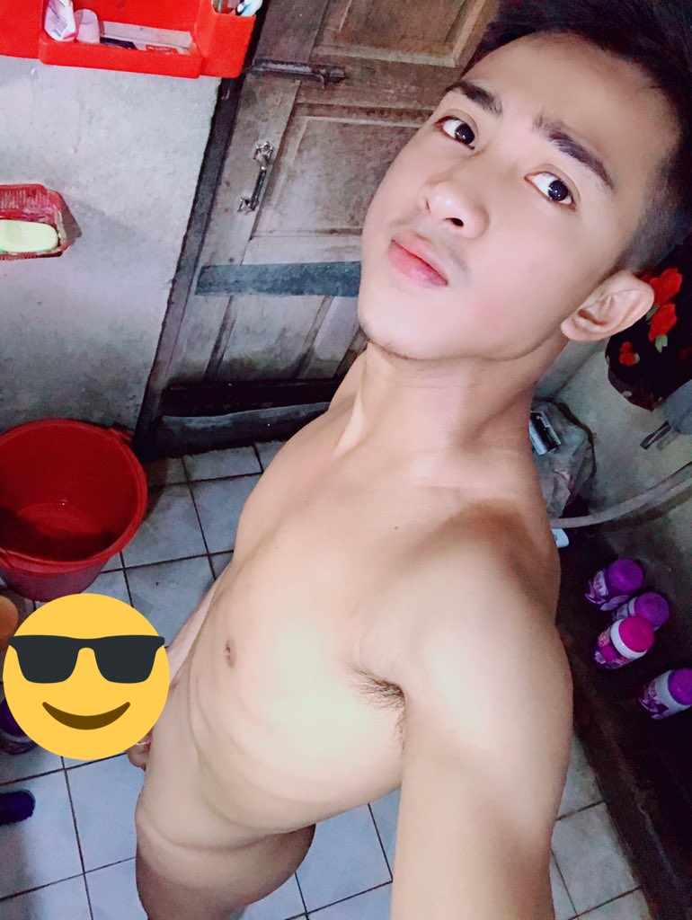LHtetShan's tweet photo. #stickerအုပ်ချင်လိ���့အုပ်တာဘာမှမပေါ်ဖူး 😂 #missyousomuchGuys #foryoupage #foryou #forfollowers #myanmarguy https://t.co/c0sNdcGfPp