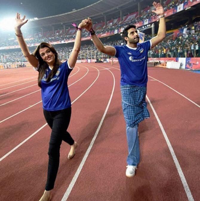 ReviewTurbine's tweet photo. Beautiful pictures of the bollywood couple #AishwaryaRaiBachchan &amp; #AbhishekBachchan😍❤️
#BollywoodStars #LikeForLikes #BollywoodCouple #ReviewTurbine https://t.co/i2BB7tiLQb