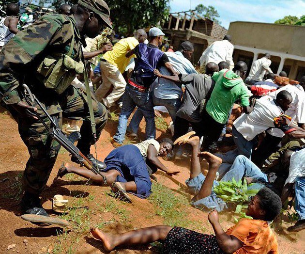 karabosanah's tweet photo. You see this on your tl please please retweet 🙏😭😭😭please don't skip🤝🏿😭😭😭😭😭😭😭😭
#StopPoliceBrutalityinuganda 
#StopPoliceBrutalityinuganda https://t.co/GMcTAoT5Ye