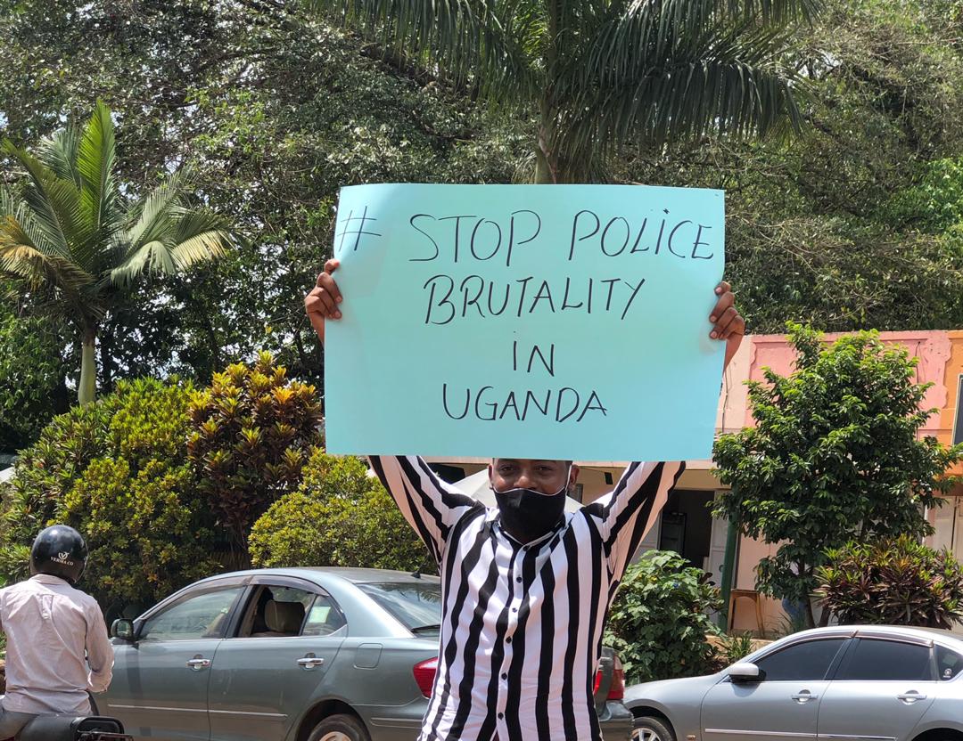 karabosanah's tweet photo. You see this on your tl please please retweet 🙏😭😭😭please don't skip🤝🏿😭😭😭😭😭😭😭😭
#StopPoliceBrutalityinuganda 
#StopPoliceBrutalityinuganda https://t.co/GMcTAoT5Ye