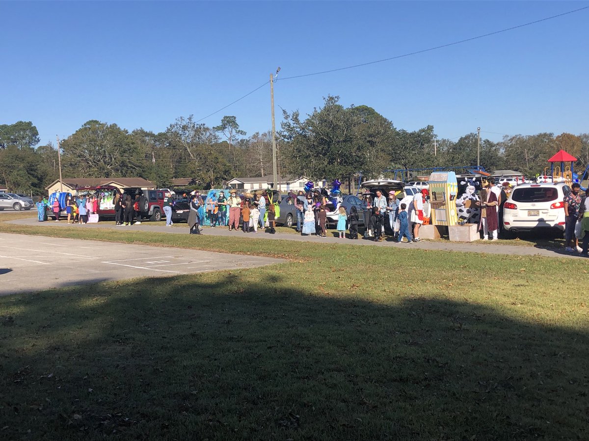 PecanPark's tweet photo. Thank You to the high school students who came to our campus today for Trunk or Treat. Our students had a blast!! https://t.co/PnhAruhiFD