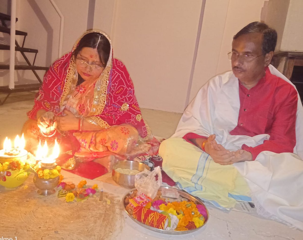 drdineshbjp's tweet photo. करवा चौथ के अवसर पर पत्नी सहित पूजा अर्चना की https://t.co/QBsVkrkFIH