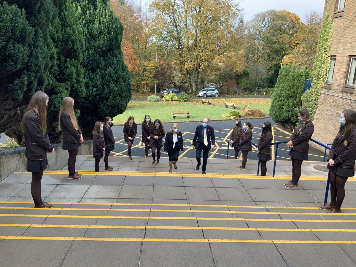 Education_NI's tweet image. Second visit was to @LoretoGSOmagh. The Minister met with Principal Grainne O’Hanlon, staff, Board of Governors and pupils and discussed issues such as COVID-19 and exams. He also faced a Q&amp;amp;A from politics students.