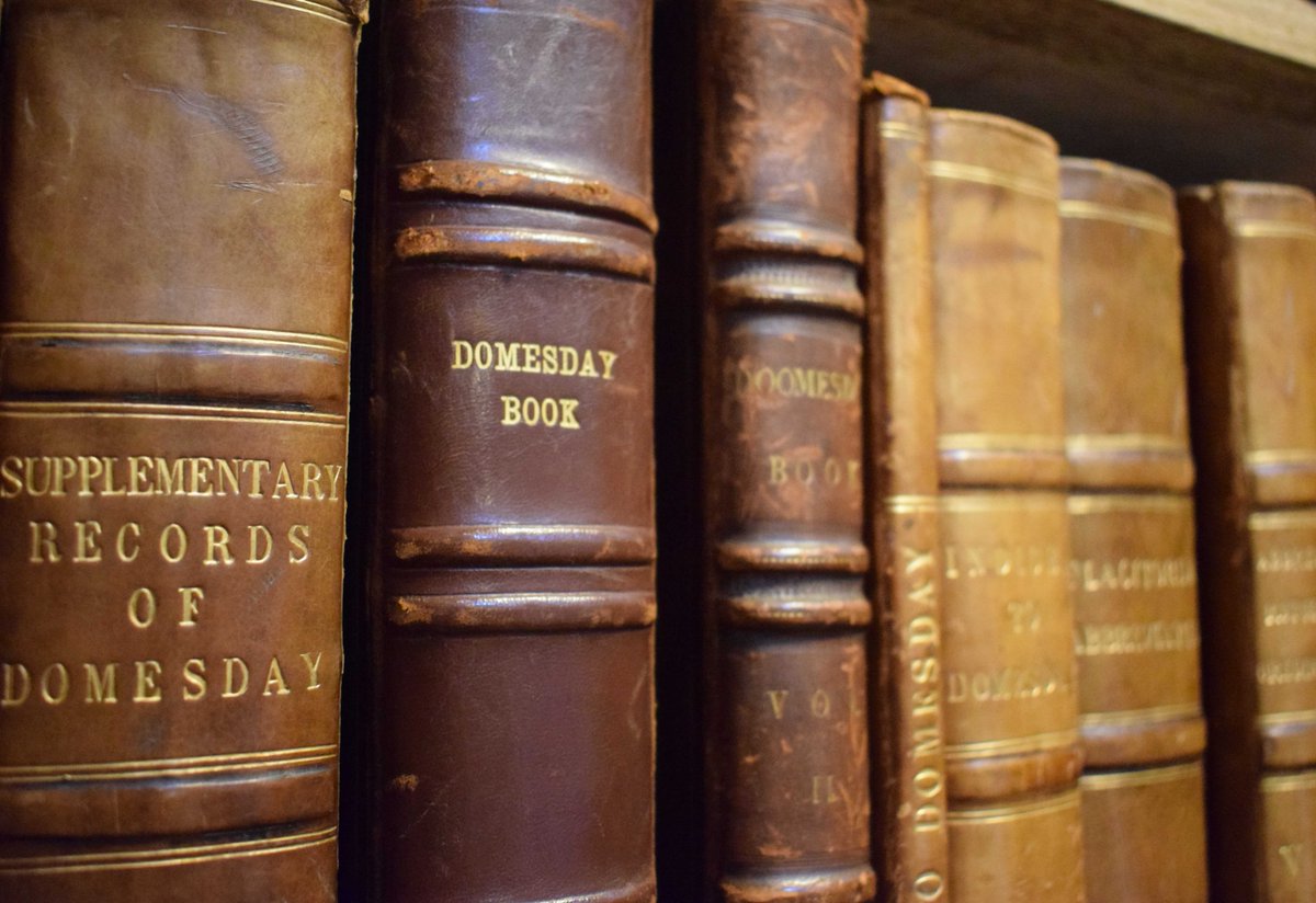 StDavCathLib's tweet photo. #LockdownLibrary #Shelfie

#Books #MoreBooks #RareBooks 📚📚📚 https://t.co/bVs7BPnbLm