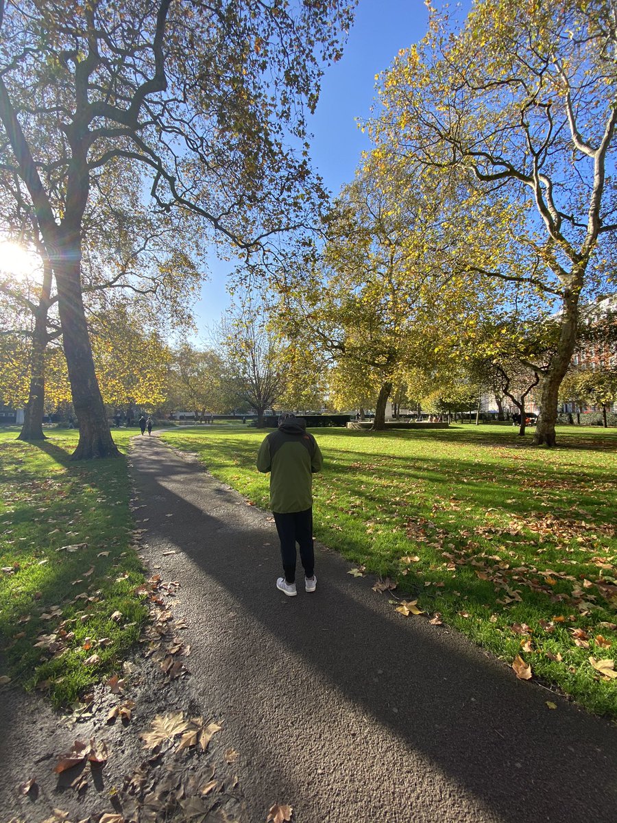 bakedbeanmedia's tweet photo. Lovely autumn day in London, Mayfair 😍 how do you like to spend your lunch time? 👀

#InternUpdates #bakedbeanmedia #londonpark #londonnature #breakfromwork https://t.co/mvnuCLK11O