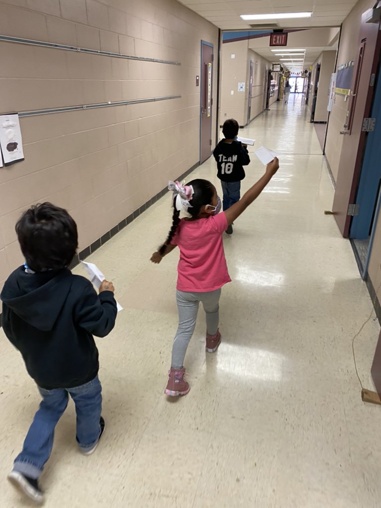 NESChallengeLab's tweet photo. A high flying science investigation today with Mrs. Alvarez and Mrs. Grubb’s kinder and first grade classes. ✈️ We read a #Quirkles connection book, learned about aerodynamics and created our own paper planes. #NimitzBEST #KISDBEST #STEMifyyourlifeKISD https://t.co/EjZkrxv8oy