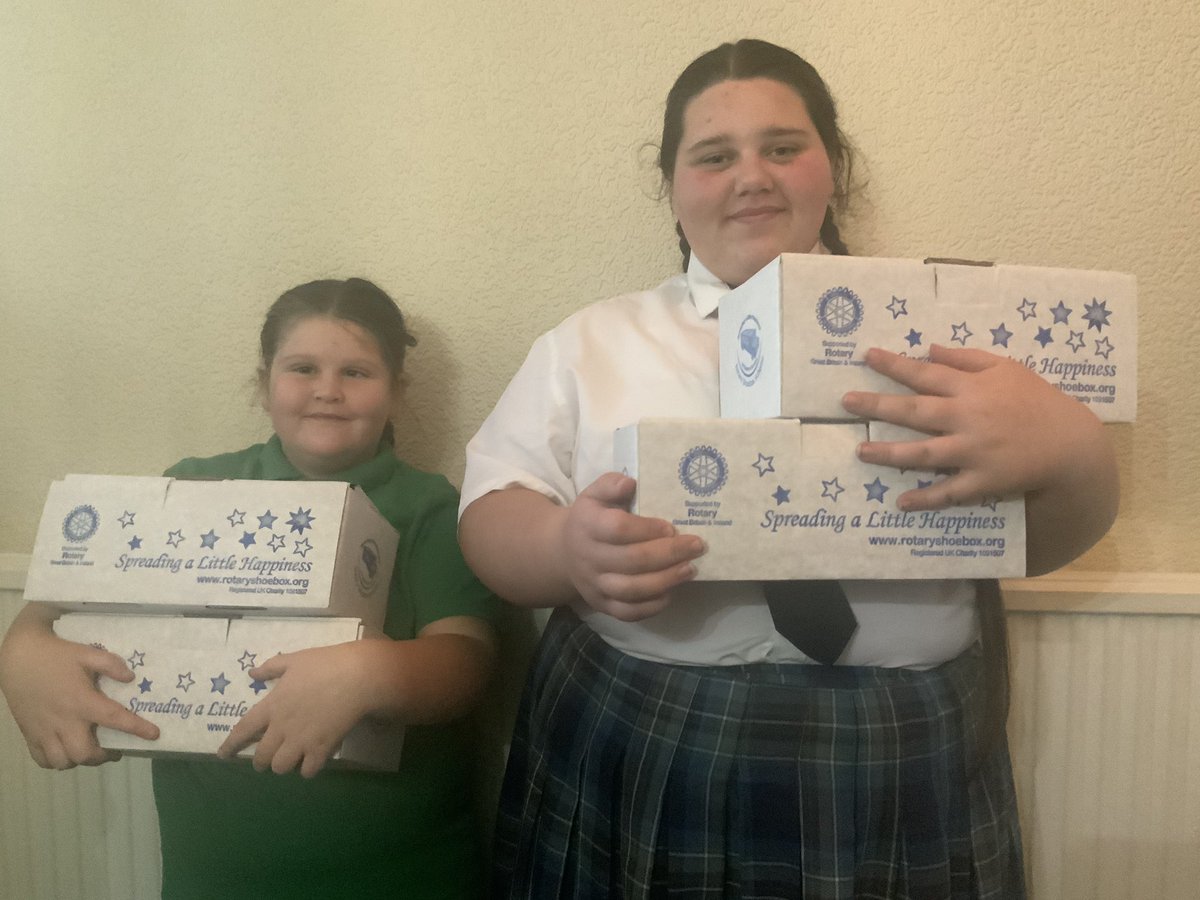 nlwrotaryclub's tweet photo. Local girls are spreading some happiness by preparing @Rotary Christmas shoebox presents for the poor this year. https://t.co/QsctqalxR8