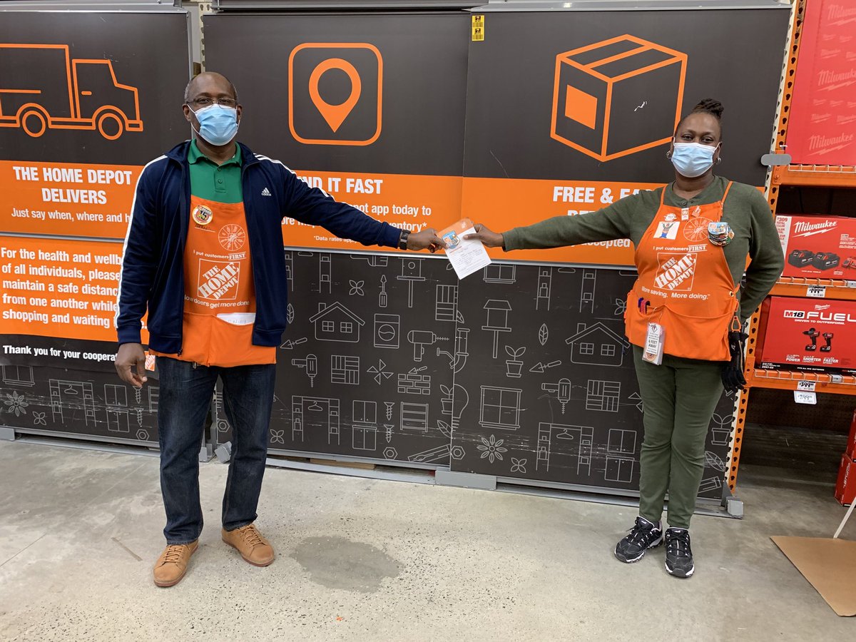 6204/D31 Recognizing Dineen for outstanding customer service and being shouted out in the VOC ⁦<a href="/RonnieOddo/">D212rocks!</a>⁩ ⁦<a href="/JamesElkinsHD/">James Elkins</a>⁩ ⁦<a href="/mrscalloo/">Marlene</a>⁩ ⁦<a href="/schama08/">Catherine L 🇭🇹</a>⁩