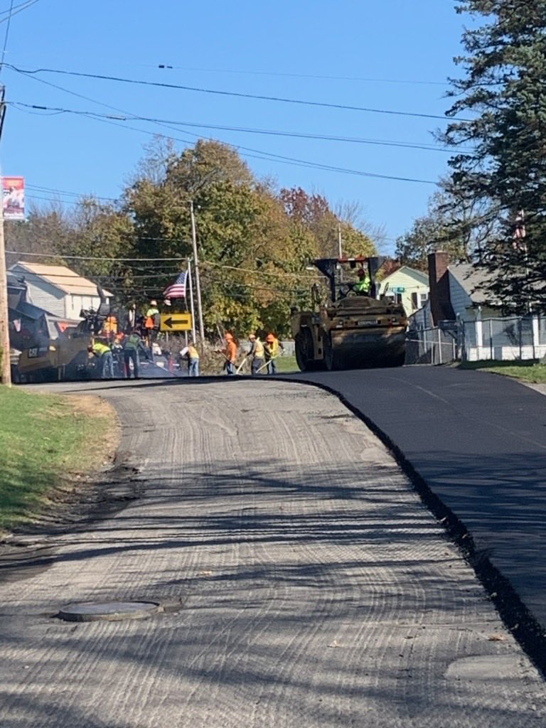 RensCoHighway's tweet photo. Crews busy paving Mountain View CR142 today. https://t.co/5o51hehZ4x