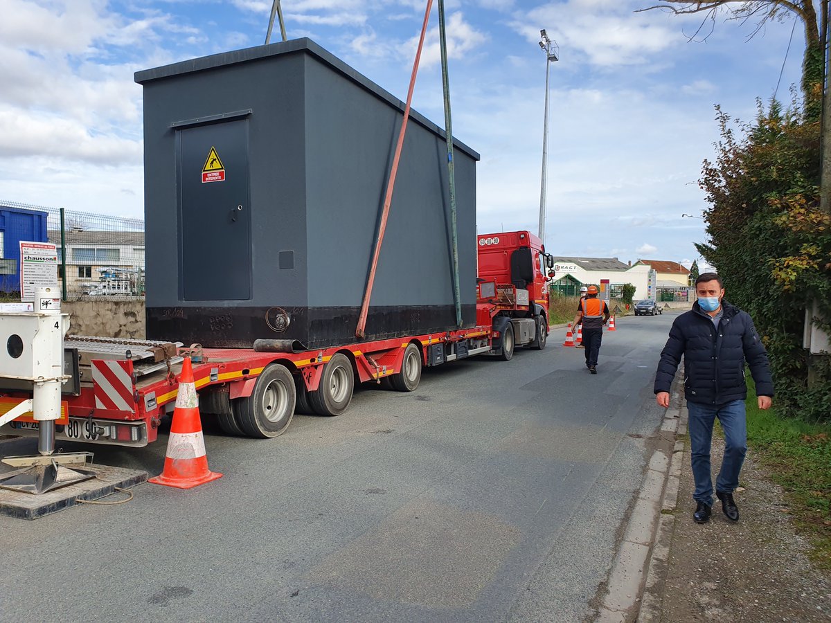 PCAMEO's tweet photo. Pendant le #reconfinement le travaux continuent ! Mise en place du #NRO  @tarnfibre @SFR_FTTH @AlticeFrance  de #Gaillac  Maire #MartineSouquet pour desservir à terme+ de 16100 logements @ramond_christ @BELFORTEric1 @bongiovanni_n @GFaureDRAlticeF https://t.co/5zXhrKvpXE