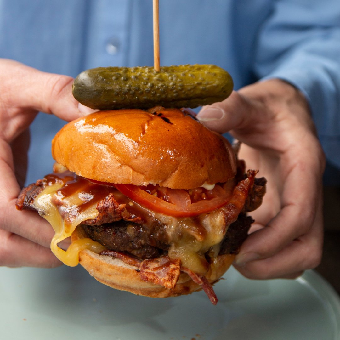 social_drogheda's tweet photo. The ideal company on a Friday evening 😉
WAGYU BACON CHEESEBURGER, Vintage Cheddar, Organic Tomato, Tarragon Mayo, Brioche Bun!
Order from our Takeaway Menu and treat yourself this weekend: https://t.co/S0mWMy2wMj

#LouthChat #Drogheda https://t.co/YKEOC9Me4Y