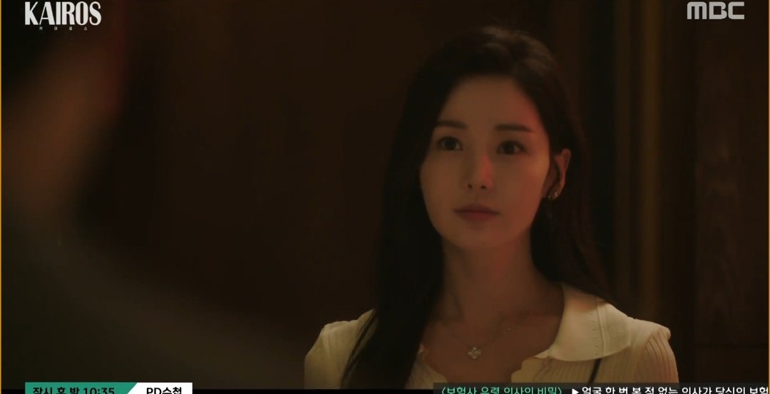 mansinarang19's tweet photo. Omg she is cheating on her husband and this idiot how dare he 😑😑😑😑 and seo jin was desperately wanted to save her poor him 

#KairosEp4 #kairos #ShinSungRok #leeseyoung #NamGyuRi #kdrama #AhnBoHyun https://t.co/LJf4j31svv