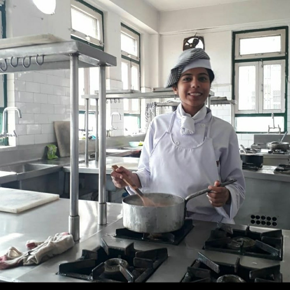n___iha01's tweet photo. Once you decide on ur career u must immerse urself in your work.u hv to fall in love with ur work.U mst dedicate ur life to mastering ur skill. That's the secret of success and is the key to being regarded honorably.....
#make_cooking_ur_passion
#BHMstudent
#Nathmian
#Nepalikid https://t.co/FBcQw44JOG