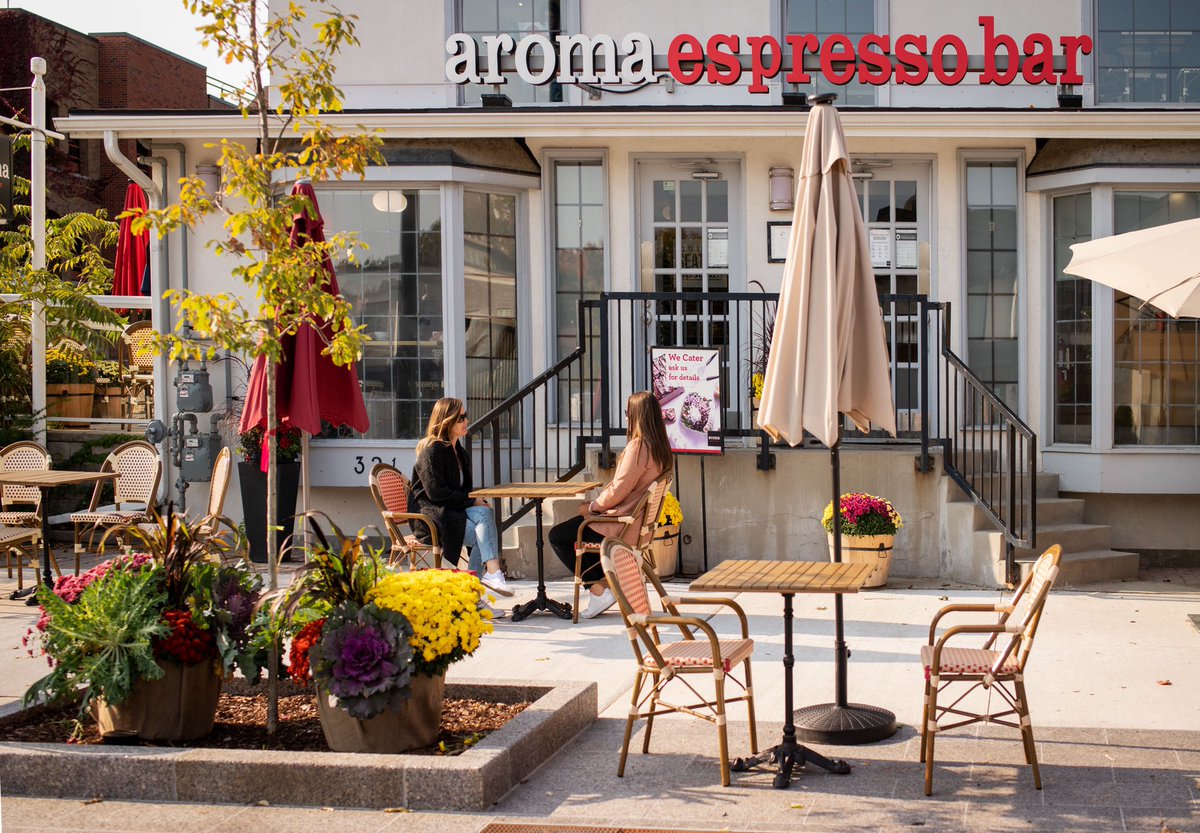 OakvilleDwntown's tweet photo. Patio season continues in #DTOakville! Where are you grabbing lunch today? #DineWithConfidence https://t.co/Yh5z4X987i