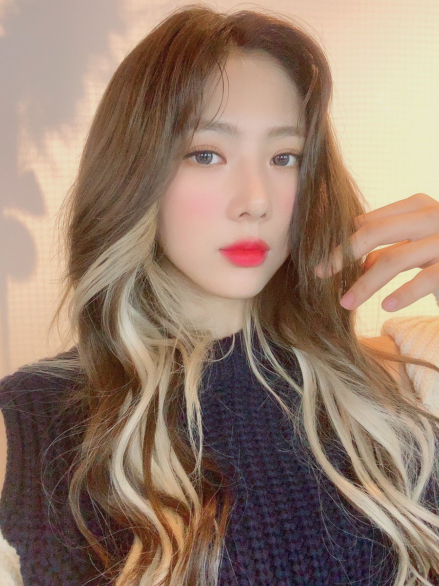 kpopxpics's tweet photo. yoohyeon × dreamcatcher https://t.co/OOg0noYUeC