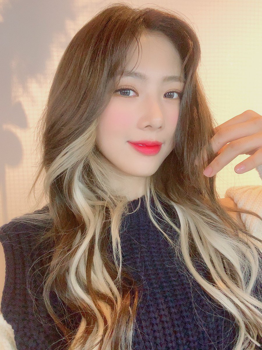 kpopxpics's tweet photo. yoohyeon × dreamcatcher https://t.co/OOg0noYUeC