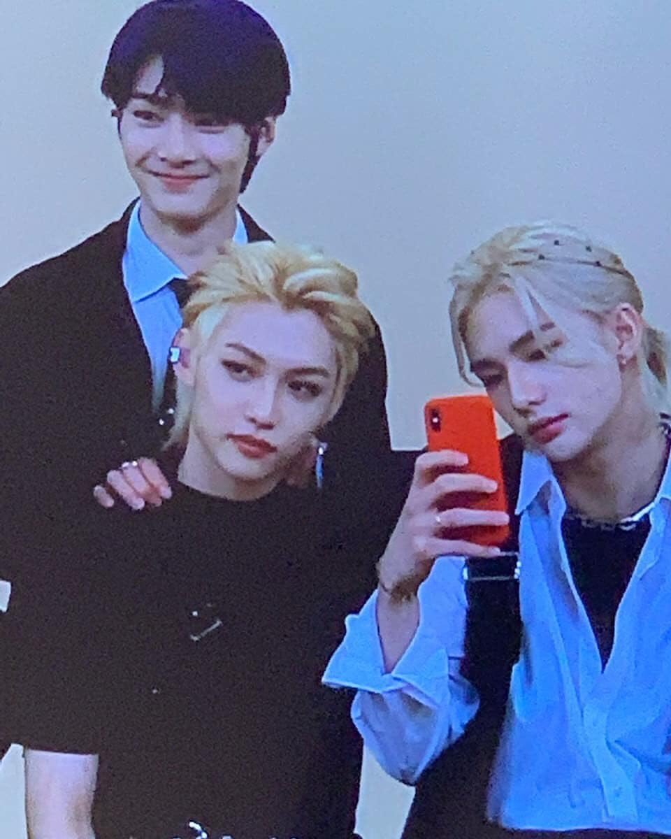 Jeongin_Peru's tweet photo. [Instagram] 04.11.20 #IN #Jeongin #StrayKids 

-Actualizacion de Hyunjin con #Jeongin y Felix

▪︎Trad▪︎
Hoy me teñi el pelo
#StrayKids #LoveStay #Saqué #Una #Foto #ALaCamará #ConLaQue #MeSaco #LaFoto

°•Minsulin•°//Stray Kids Perú https://t.co/dzEVQzbeJe