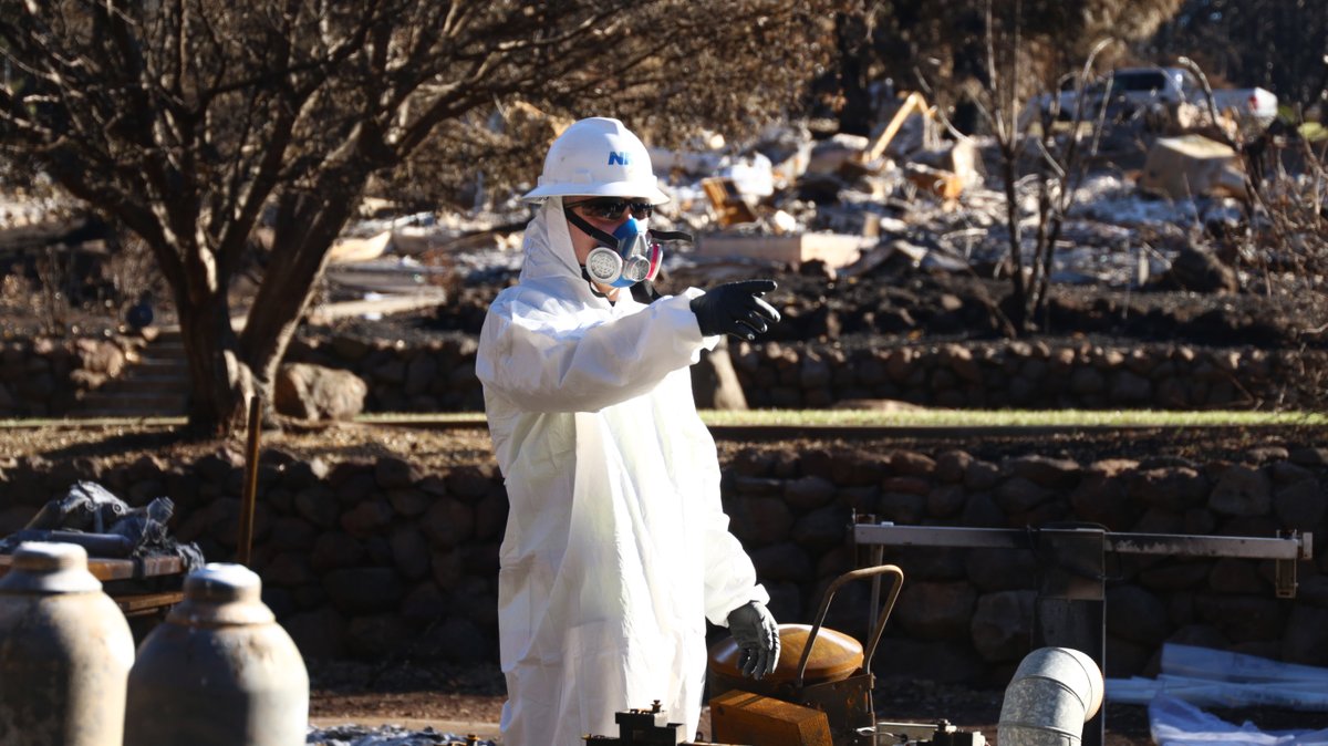 CaliforniaDTSC's tweet photo. #SlaterFire update: DTSC has completed 111/192 parcels. We are removing household hazardous waste from residential properties that were impacted by the fire. https://t.co/sMV9S8hnIo #CaWildfireCleanup https://t.co/VcyMTZ5zcb
