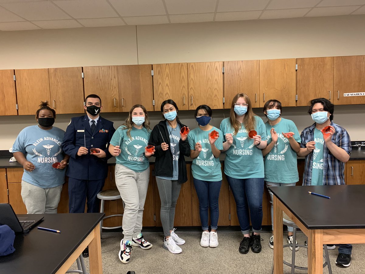 KisdNursing's tweet photo. Thank you, once again, to our favorite microbiologist @AWalther_KISD for teaching us how to streak plates and learn about proper technique for collecting patient samples ❤️🦠🧪🔬 You are helping us to become amazing nurses @KleinHigh @KleinISD @HaggardKristen @LSCTomball https://t.co/P5egpEppmj
