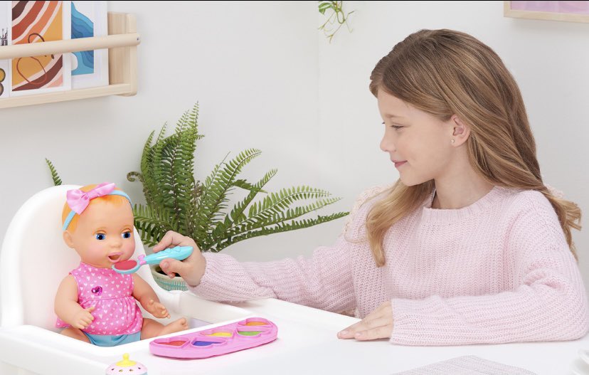 spinmasteruk's tweet photo. It's a special #WinItWednesday giveaway of our #MealTimeMagic dolls! 👶

All you need to do to win is tweet a picture of your favourite childhood doll to @spinmasteruk using #magicplaytime.

4 winners will be announced tomorrow!

T&amp;Cs apply: https://t.co/lLaxEHMBVp
Good luck! 🤗 https://t.co/qNTZVPd4cu