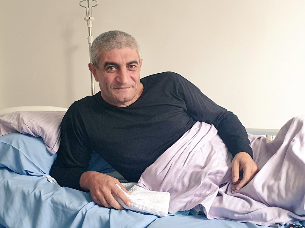 jchribuisson's tweet photo. Parmi les blessés en #Artsakh  hospitalisés à l'hôpital Erebuni de #Erevan, l'animateur d'émissions tv d'histoire et de patrimoine, Vardan Onanyan, 52 ans... Engagé volontaire, blessé gravement aux jambes par des éclats d'obus. "Défendre ma patrie est aussi naturel que respirer". https://t.co/BGWqoqagss