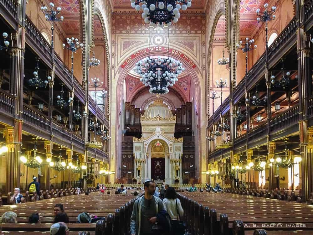 I cant mention the Austro-Hungarian empire without posting Budapest’s epic Gr8 Synagogue 1854-9, the biggest in Europe, & fittingly 4 such a splendiferous city it is absolutely, divinely OTT, a welcome expression of Jewish emancipation that was happening in the Empire @ the time