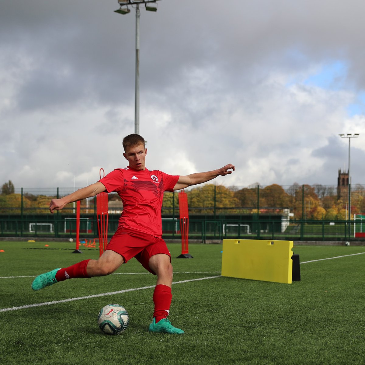 SGerrardInt's tweet photo. Obsessed To Be The Best with the new 2020/21 kit🏆

#sgakitlaunch #stevengerrard #football #homekit #sga #2020 https://t.co/a34fbWrXug