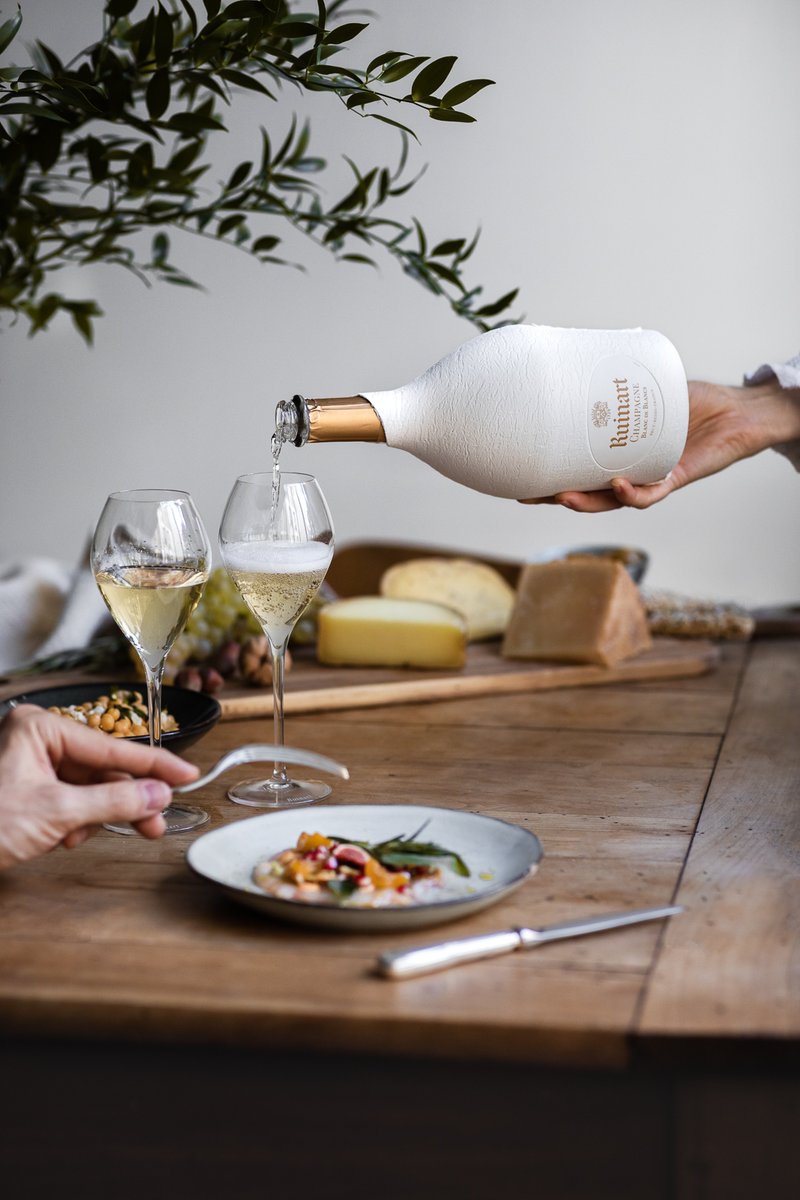 Maison Ruinart perpetuates, through a new set of gestures, its commitment to providing an authentic, essential and responsible vision of #ArtDeVivre. #RuinartSecondSkin case reinterprets the manner in which maîtres d’ wrap a white serviette around bottles of champagne.