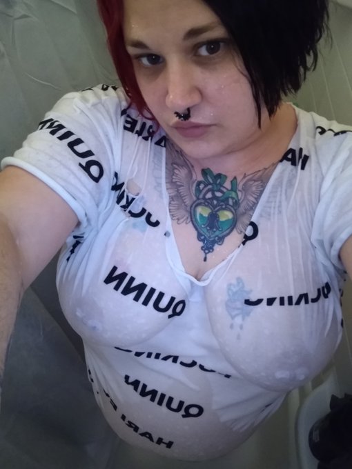 If interested in joining my premium snap chat let me know id love to get wet for you https://t.co/HE