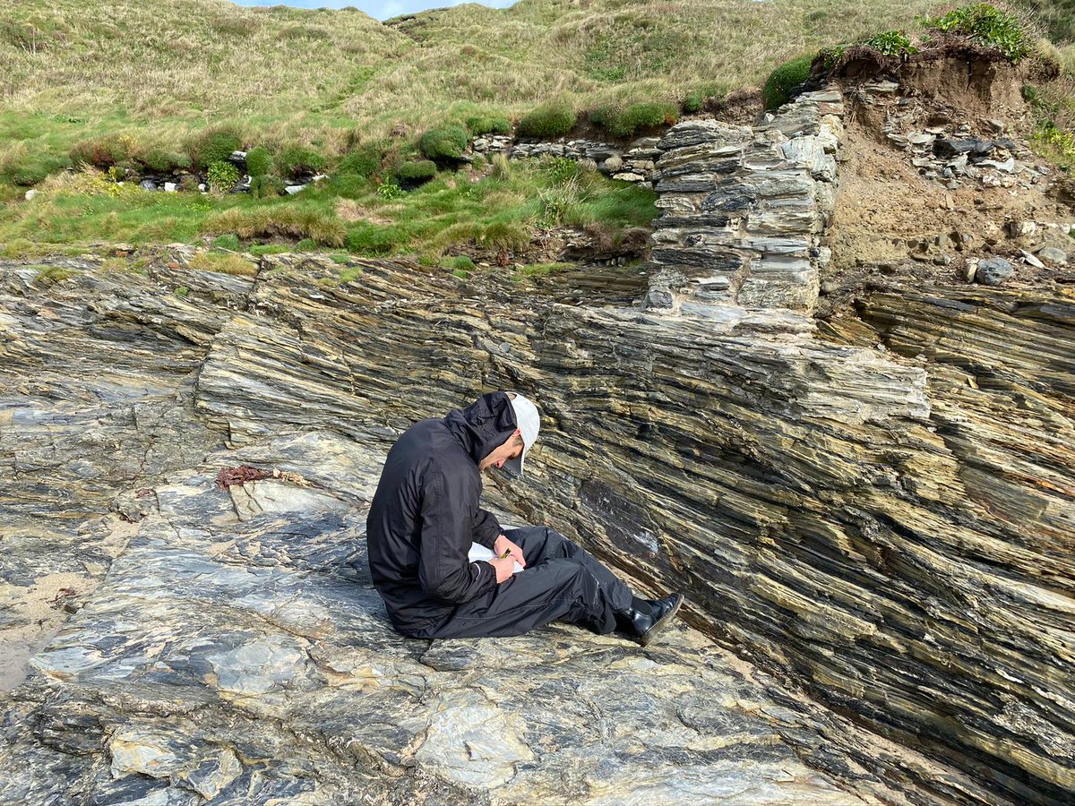 CambSchMines's tweet photo. We’ve been working hard finding how we can safely run field classes in line with Covid-19 guidelines, and we were delighted to get out last week with our 1st year geologists to Godrevy! Even though the weather and angry sea tried to scupper our plans, we all had a great time! 🤩 https://t.co/QgzcjARhNp