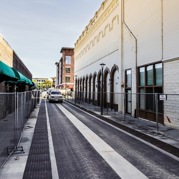cityofredding's tweet photo. Take one last look at these dirt roads because the next time you see them, they’ll be paved! Installation of the asphalt along Market St &amp; street pavers along Yuba, Butte &amp; Market St will come to life the week of Nov. 9th! There are so many good things coming Downtown. #downtown https://t.co/v8Xq639NiZ