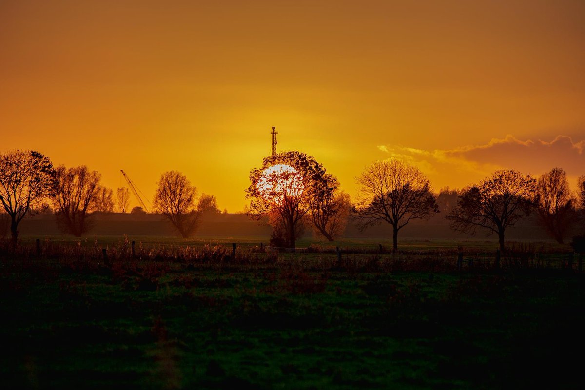 greetsielblog's tweet photo. Der heutige #sundown in #rysum in #ostfriesland It was magic ... #lockdown #stayathome #staystrong #nordsee #photographer https://t.co/5NT30zXvZ0