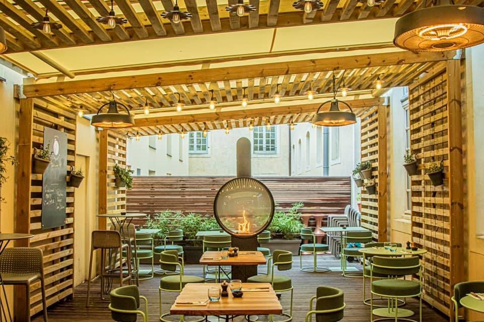 Cozy courtyard with PARADISO collection 🍃
📍 Libertà, Le Mans.
➡ lnkd.in/dveSJJP ⬅

#iSiMAR #interiordesign #wirefurniture #outdoorfurniture #designfurniture #sustainabledesign #outdoors #hospitality