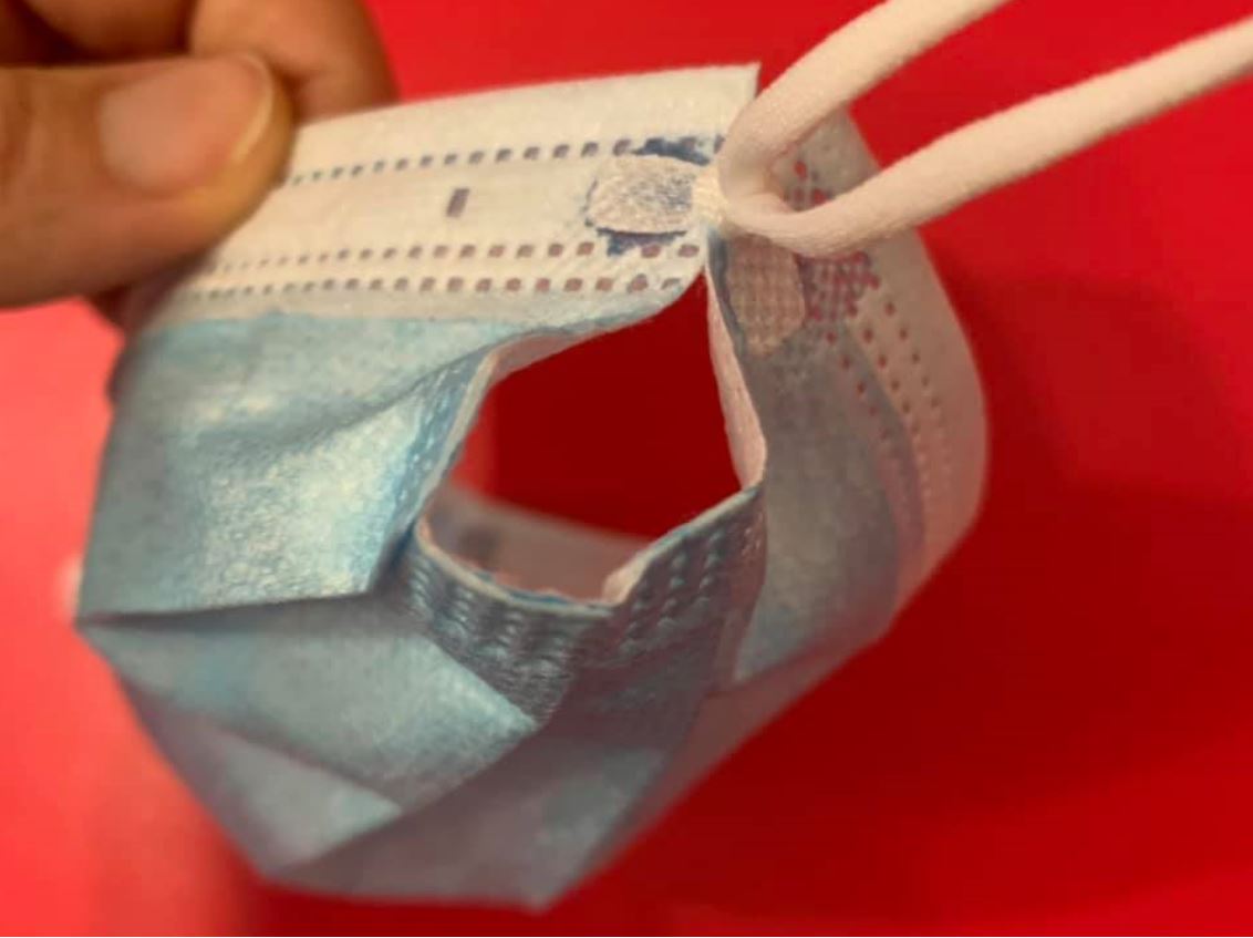 France3Paris's tweet photo. Covid-19 : comment transformer un masque pour adultes en masque pour enfants ► https://t.co/dCu5l2nV2b #COVID19 https://t.co/nYWcQ8AR8r